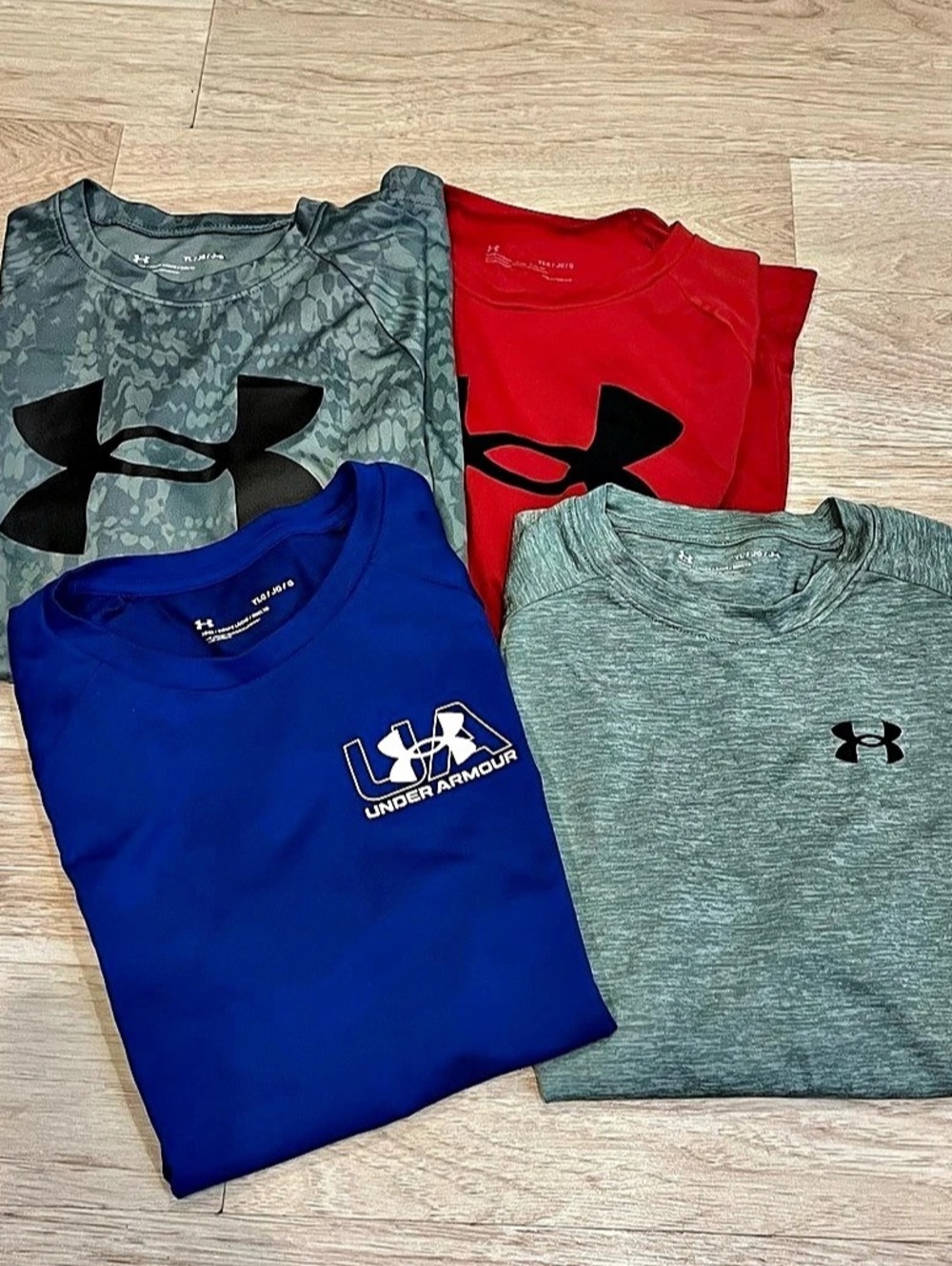 4 Under Armour Boys' Large Short-Sleeve T-Shirts